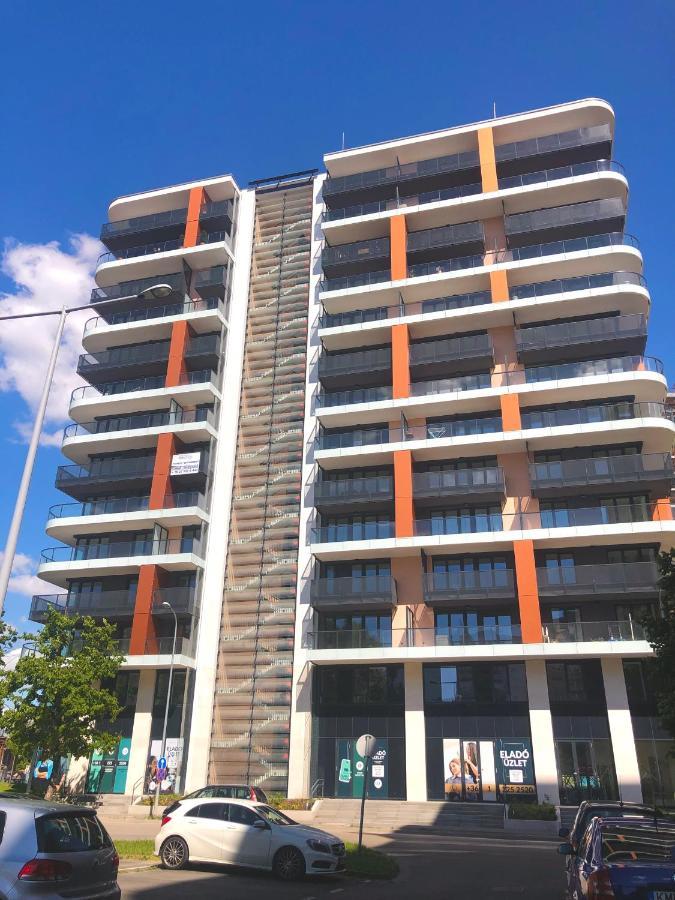Sweet Home Apartman , 30Sqm Studio, Free Private Parking, Mountain View, Balcony, 20 Min From Downtown Budapeşte Dış mekan fotoğraf