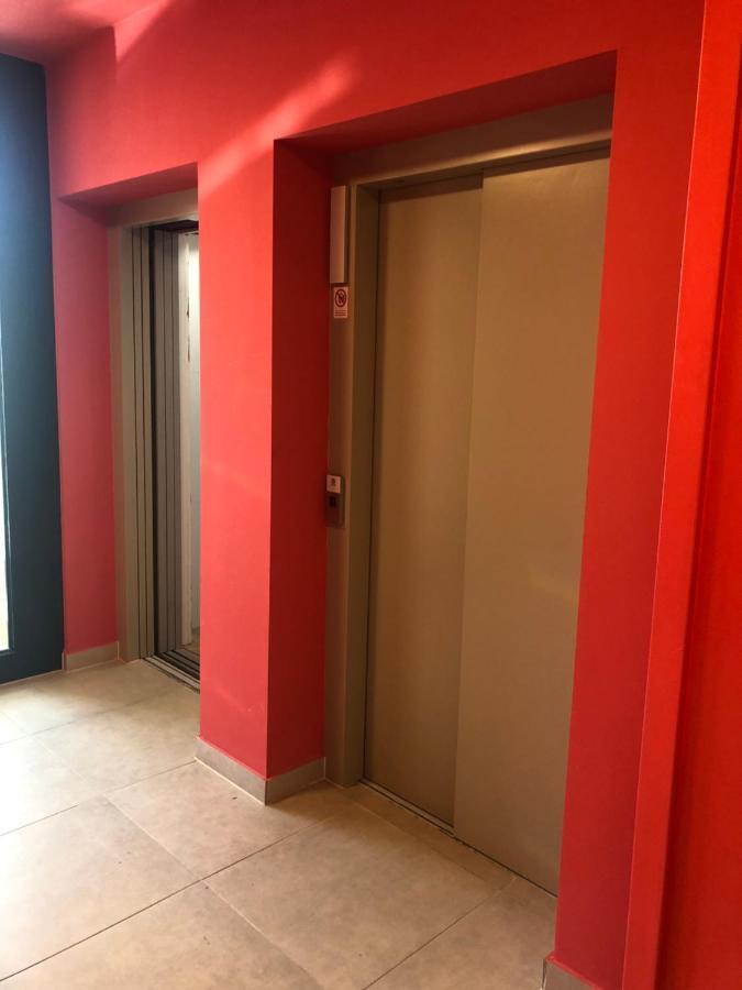 Sweet Home Apartman , 30Sqm Studio, Free Private Parking, Mountain View, Balcony, 20 Min From Downtown Budapeşte Dış mekan fotoğraf